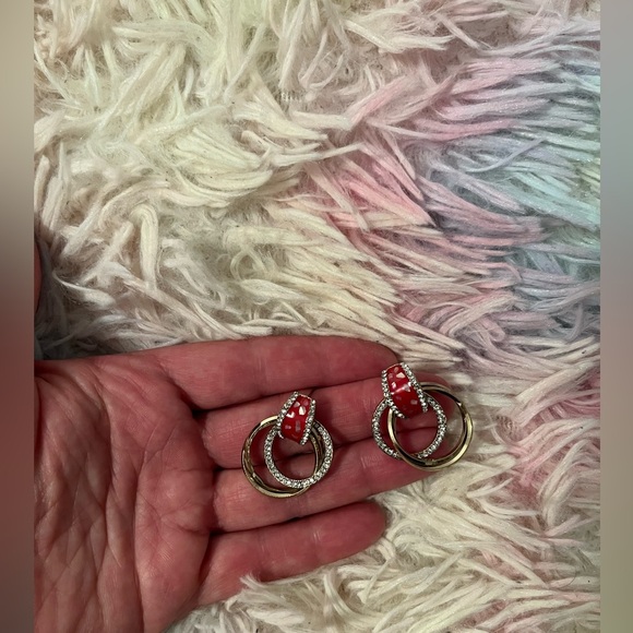 Elegant Red and Gold Hoop Earrings - Picture 2 of 4